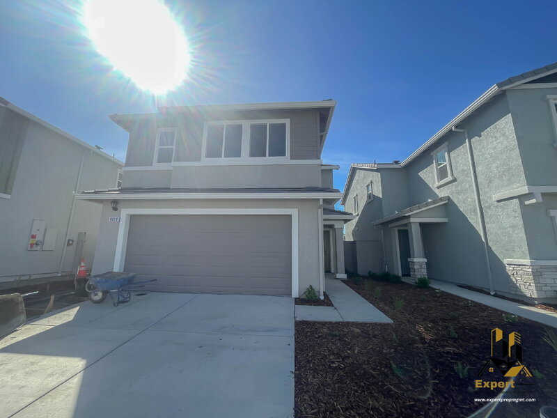 Roseville House: 8016 Whippersnapper Wy