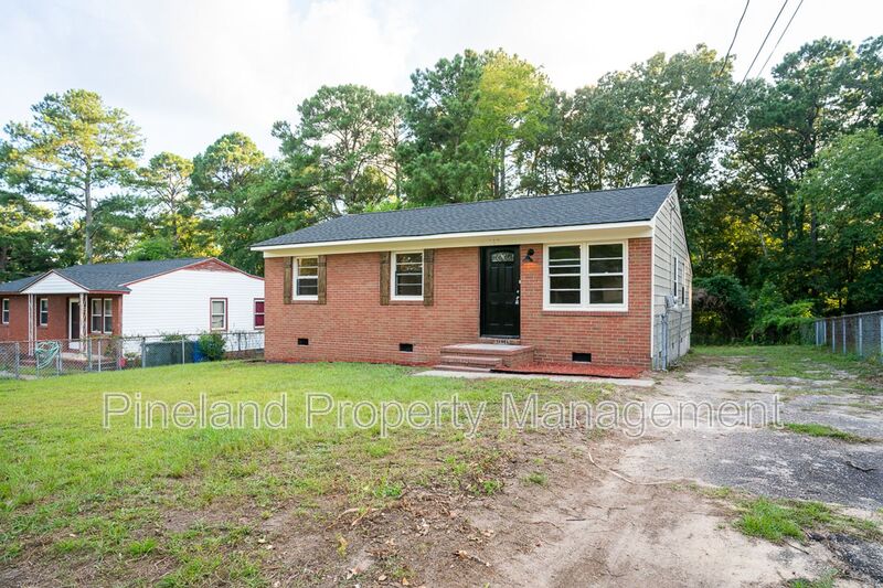 Fayetteville House: 817 Isley St