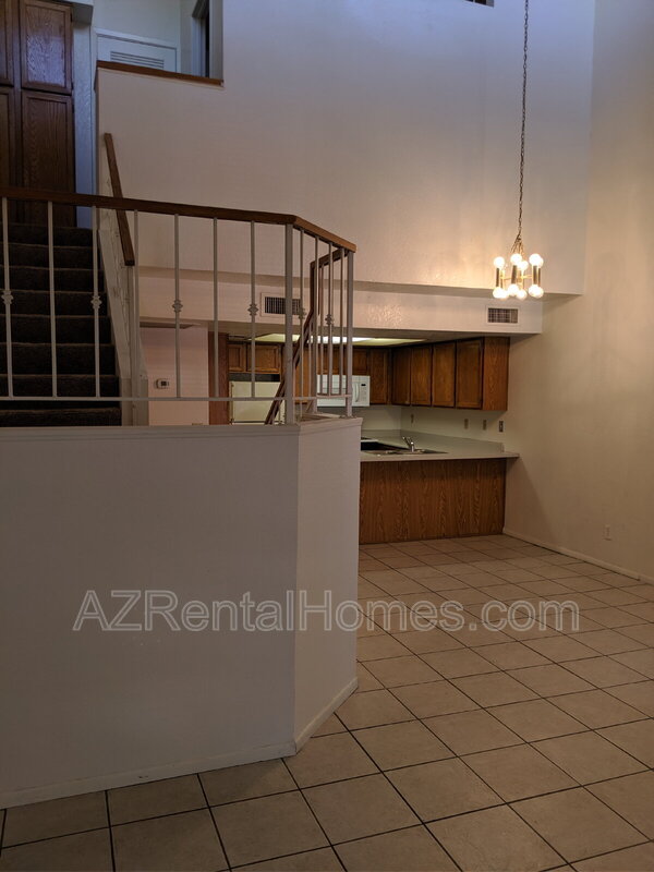 Tempe Townhome: 609 E Mesquite Cir