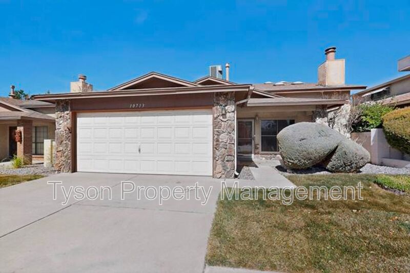 Albuquerque House: 10713 Towne Park Dr NE