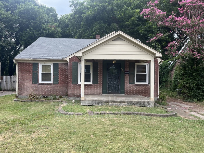 Memphis House: 609 Houston St