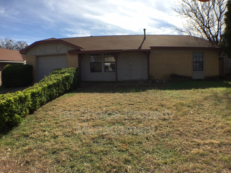 Fort Worth House: 5821 Fair Wind St