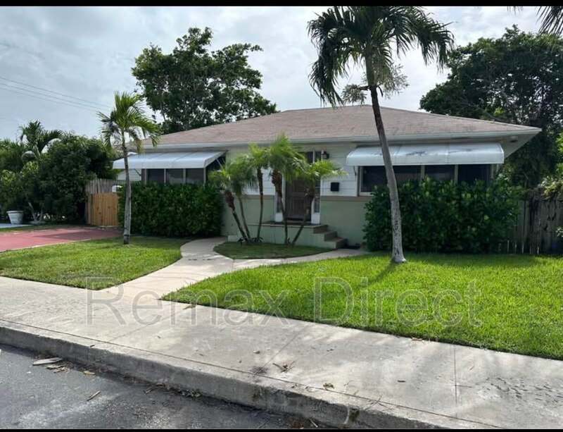 LAE WORTH House: 727 S M Street #1