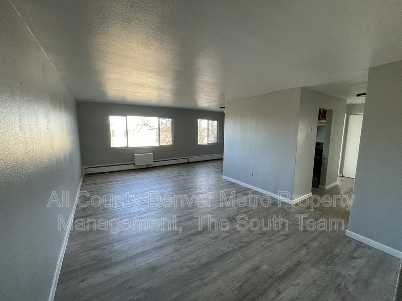 Aurora Condo: 1590 Clinton St