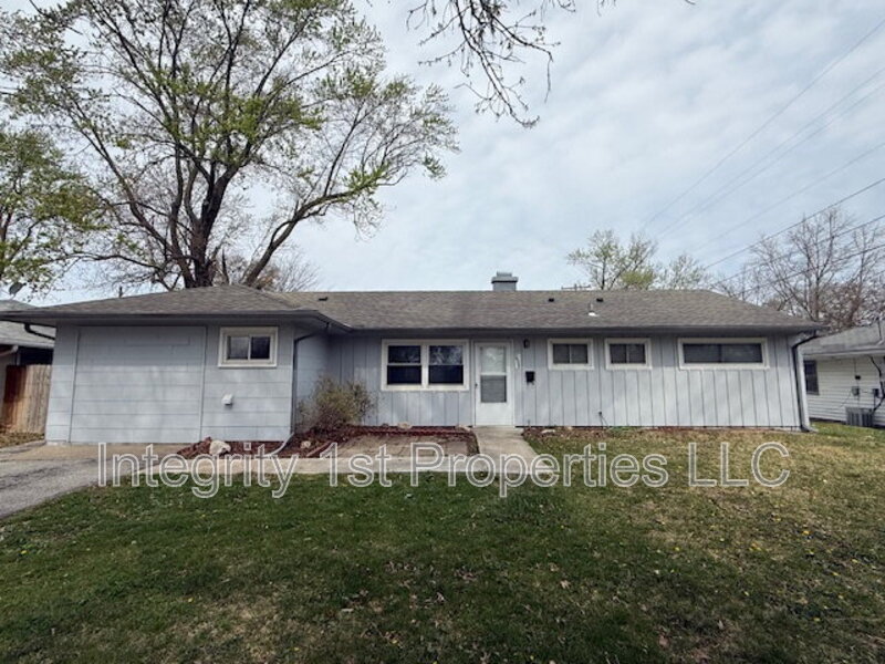 Kansas City House: 7408 E 109th St