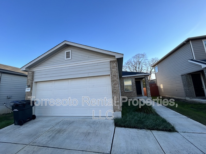 San Antonio House: 5910 Sandy Lake St