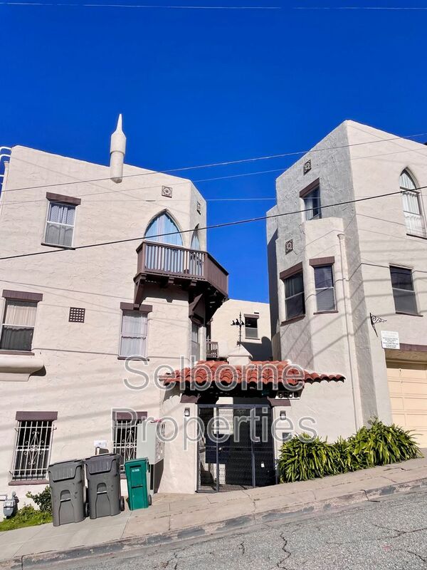 Oakland House: 2609 Ivy Drive - 09 (Onsite Manager)