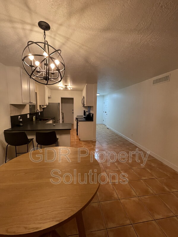 Albuquerque Townhome: 520 Ortiz Drive Northeast
