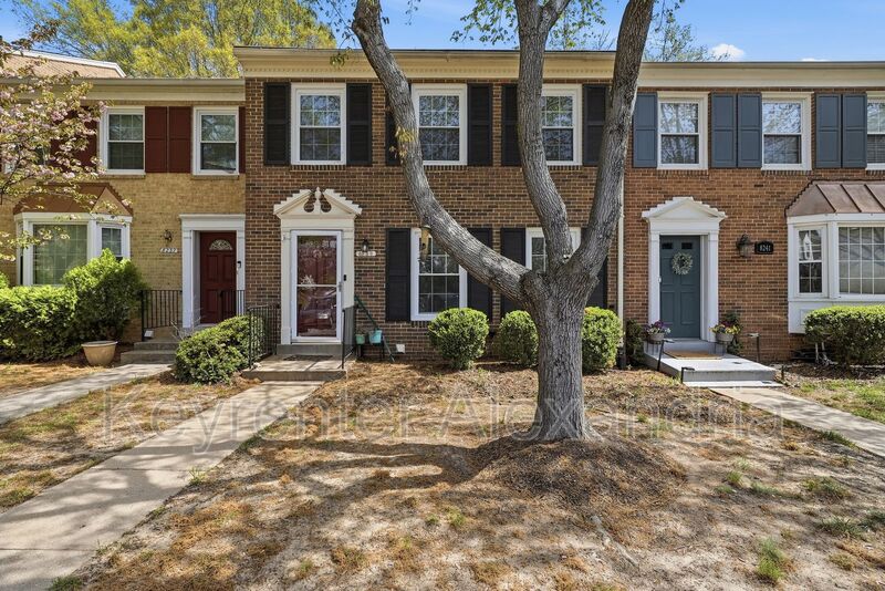 Alexandria Townhome: 8239 Doctor Craik Ct