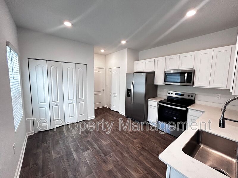Jacksonville House: 9209 Stony Brook Rd -Baymeadows Circle West