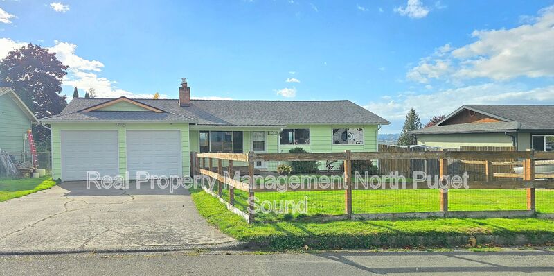 Marysville House: 5704 61st Dr NE