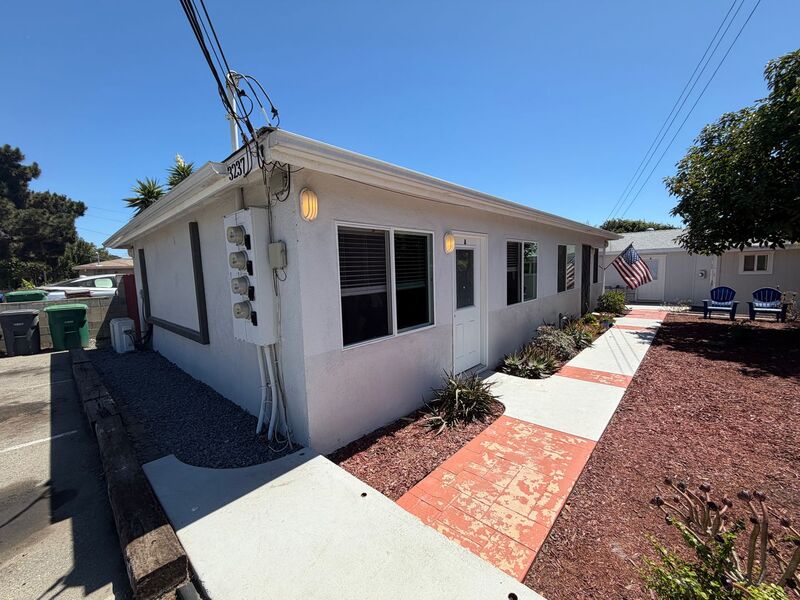 Carlsbad House: 3237 Madison St