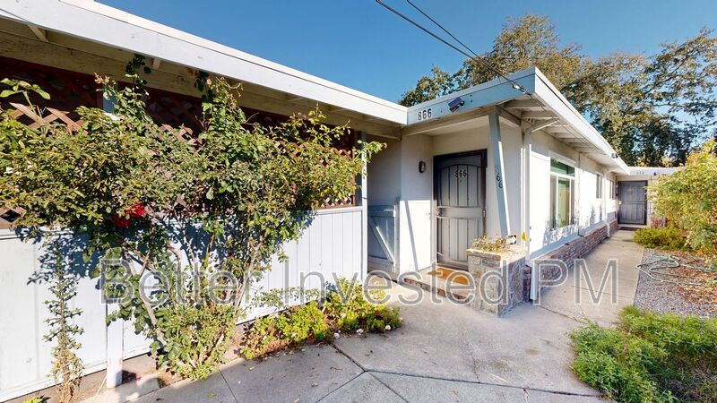 Santa Rosa House: 866 Brigham Ave