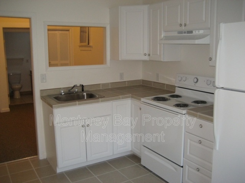 Pacific Grove Condo: 211 Forest Avenue