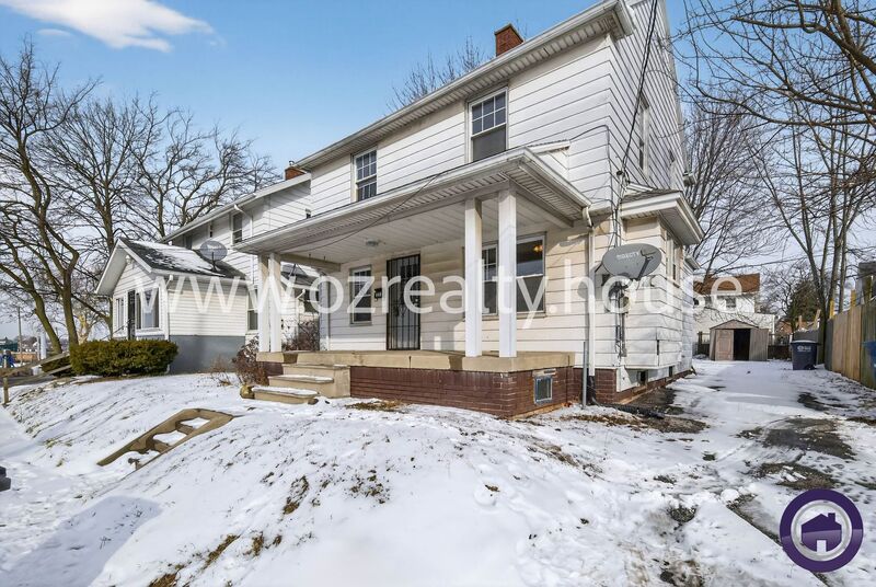 Toledo House: 119 Carbon St