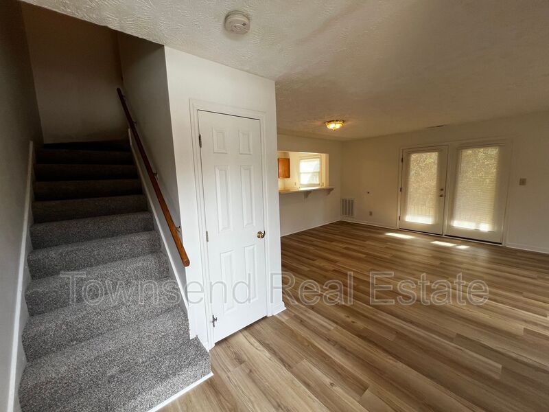 Fayetteville House: 1016-2 Ancestry Dr.