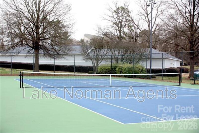 Cornelius Condo: 18817 Nautical Drive