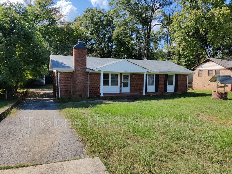 Charlotte House: 6820 Flintrock Road