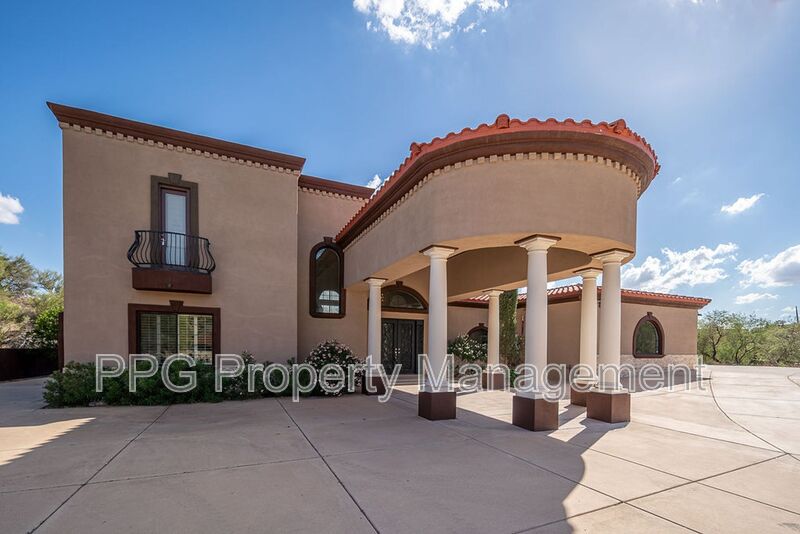 Carefree House: 8170 E Golden Spur Ln