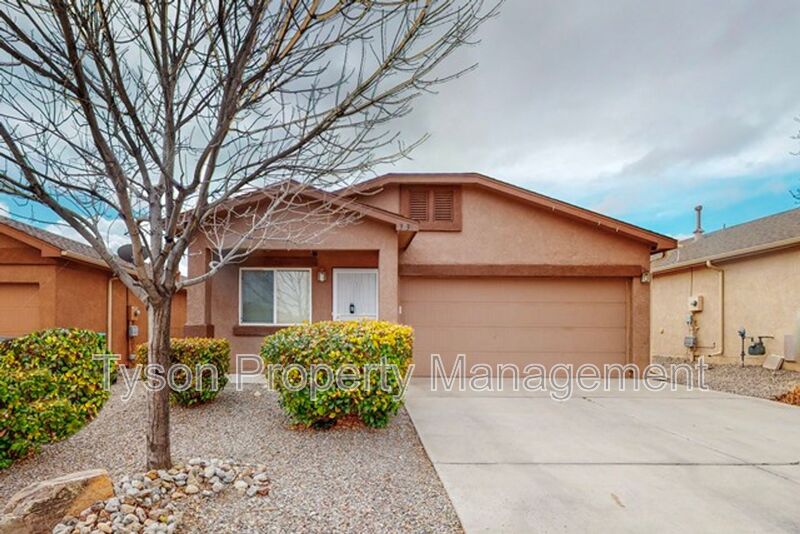 Rio Rancho House: 3739 Clear Creek Rd NE