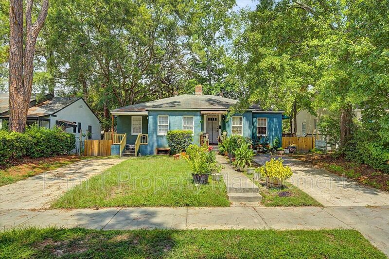 Savannah Condo: 1130 E 53RD St.