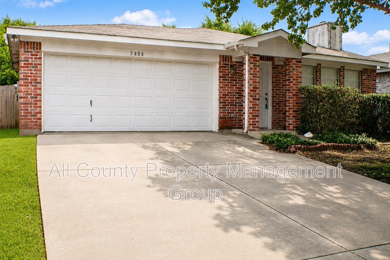 Fort Worth House: 5808 Matt Street
