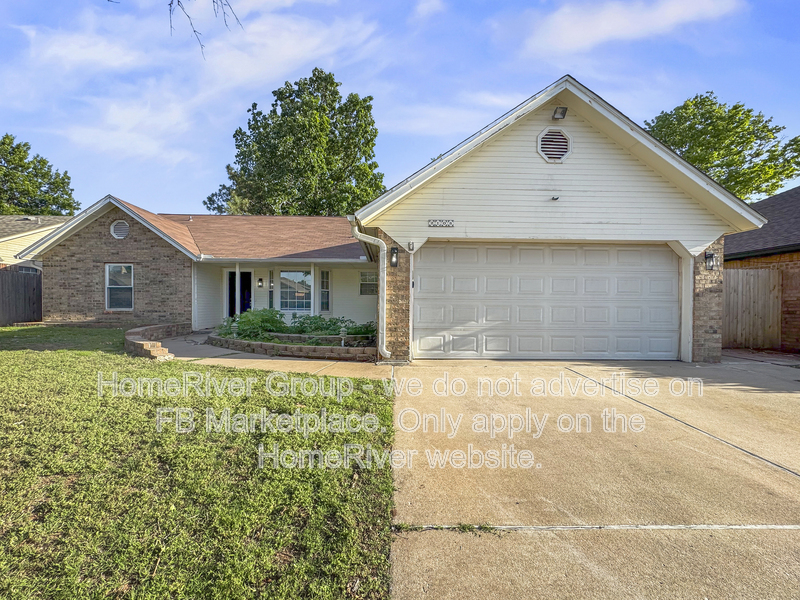 Edmond House: 2108 Shorewood Ln