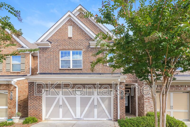 Cumming House: 1216 Foxcroft Lane