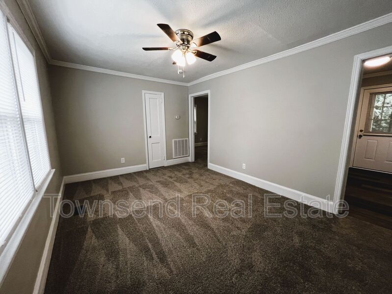 Fayetteville House: 217-2 N. Virginia Ave.