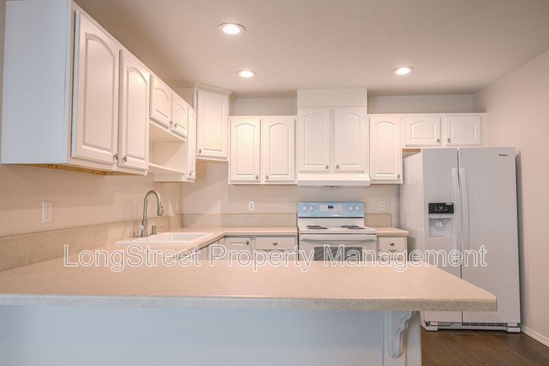 Portland Condo: 434 NE 176th Ave