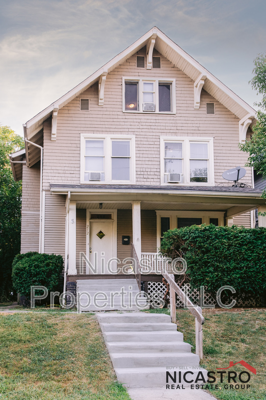 Columbus House: 252 E Lane Avenue