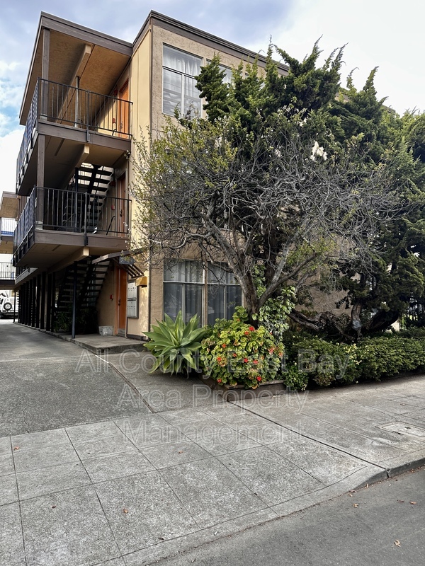 Berkeley Condo: 2131 Blake St