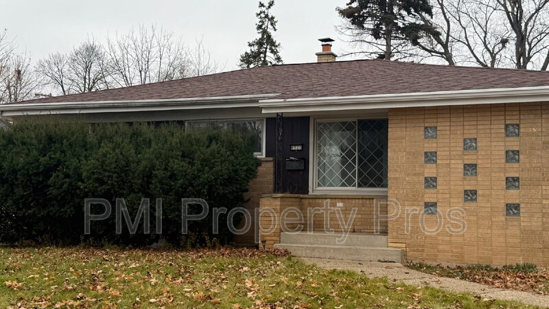 Milwaukee House: 8520 W Arden Pl