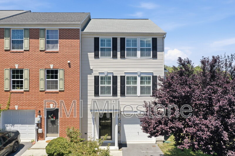 Martinsburg Townhome: 69 Carnegie Links Dr