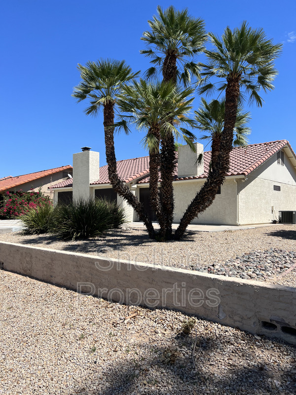 Peoria House: 18942 N 96th Ln