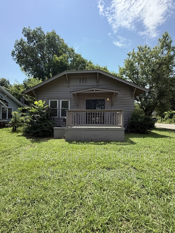 Birmingham House: 1031 Cotton Avenue