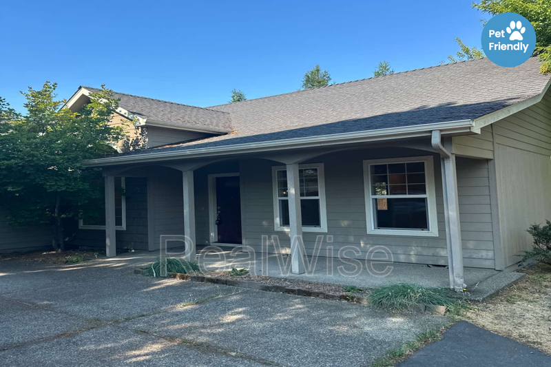 Grants Pass House: 115 Wagon Wheel Dr