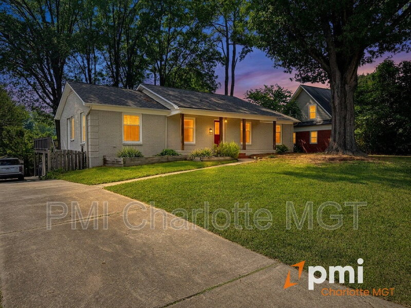 Charlotte House: 1140 Bevis Dr