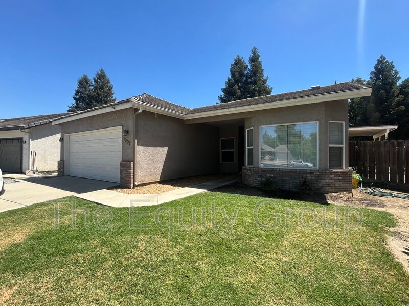 Visalia House: 1807 E Harter Ct