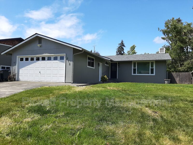 Poulsbo House: 212 Torval Canyon Rd