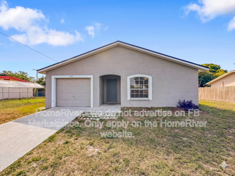 Apollo Beach House: 6033 Flora Ter