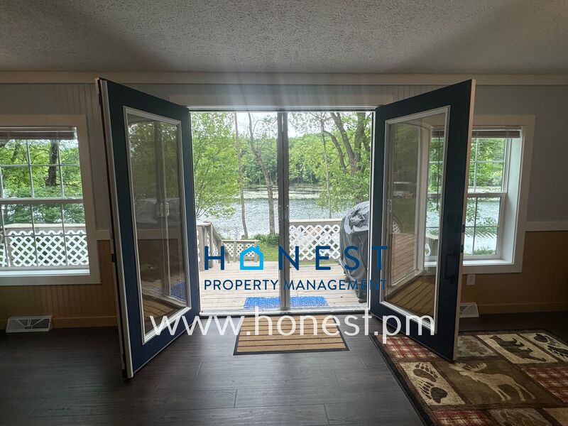 West Gardiner House: 107 Wood Land Dr