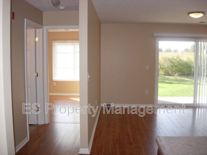 Great 2 Bedroom 2 Bathroom condo on the east side of Indy! - Photo 4