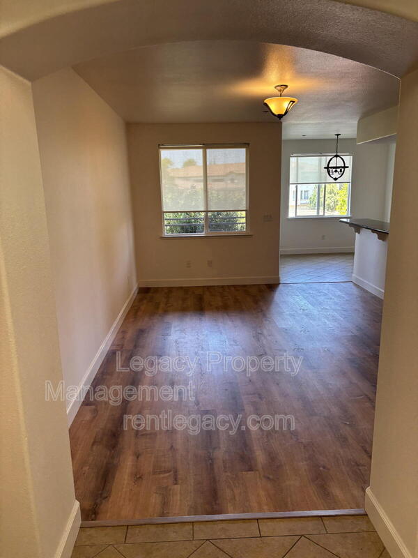 Roseville House: 1501 Secret Ravine Pkwy