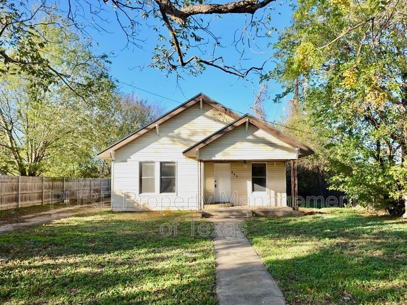 Bastrop House: 606 Mesquite St