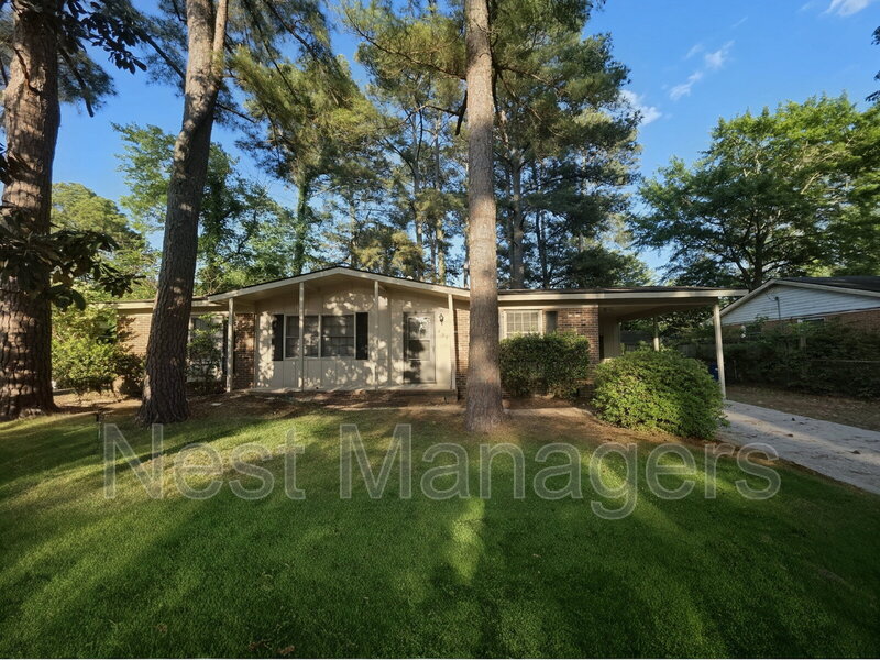 Fayetteville House: 627 Rock Spring