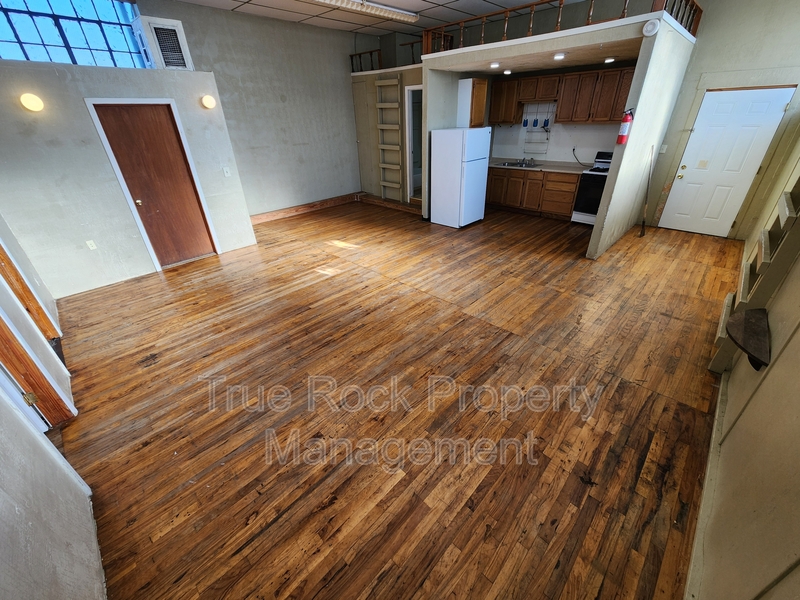 Ada House: 208 E MAIN