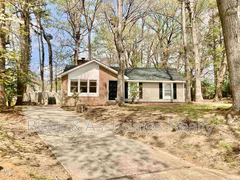 Garner House: 104 Castill Place