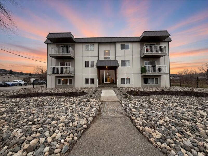 Kelowna Condo: 103-235 Husch Rd