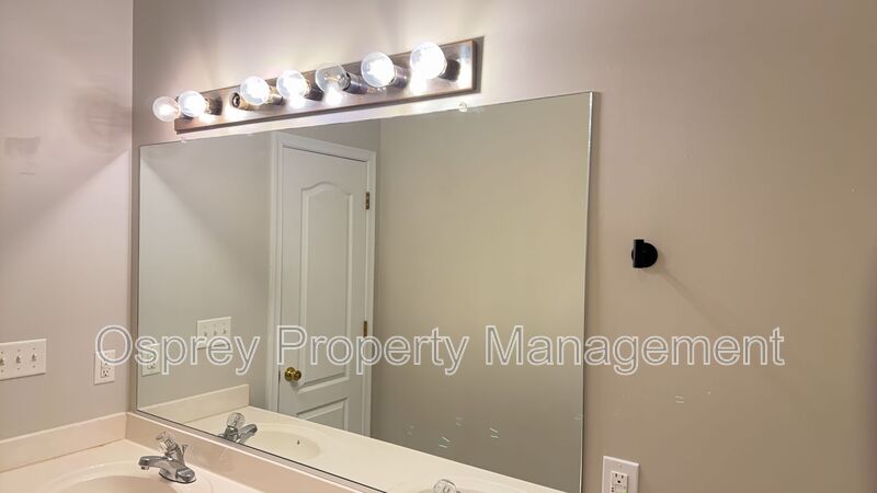 3BR Townhouse Condo with Garage "ASK ABOUT OUR ZERO DEPOSIT" - Photo 15
